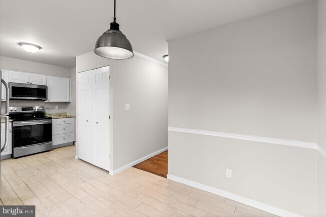 Building Photo - 314 Woodleaf Ct