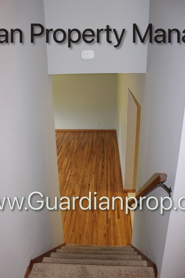 Building Photo - Rosemount Single Family Home, 1 Car Garage...