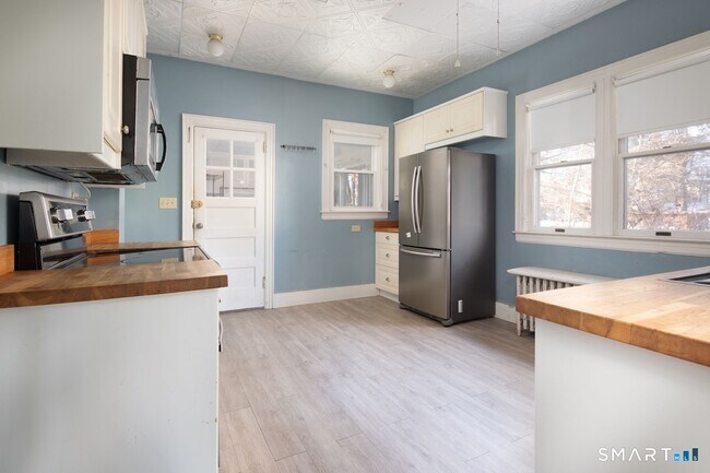 Building Photo - 11 Prospect St