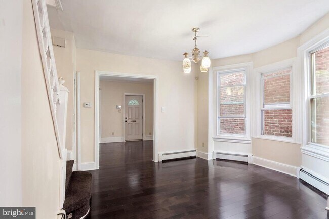 Building Photo - 925 S 46th St