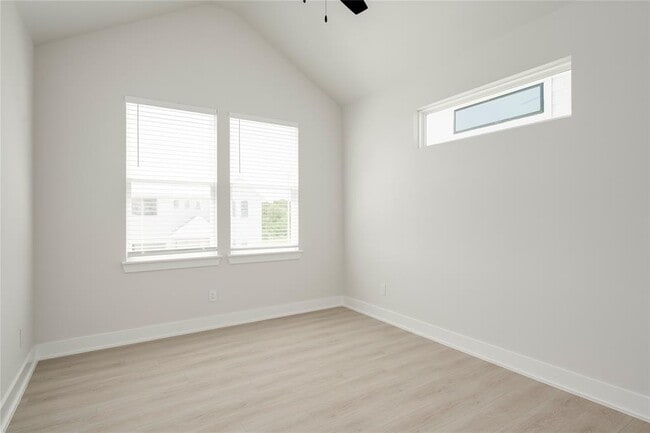 Building Photo - 2725 Bristol Dr