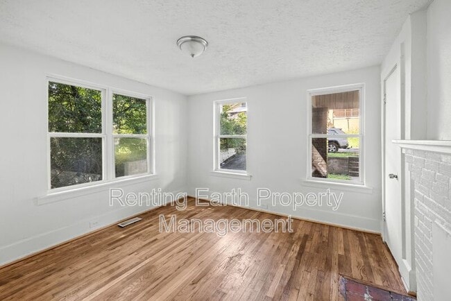 Building Photo - 603 12th Ave