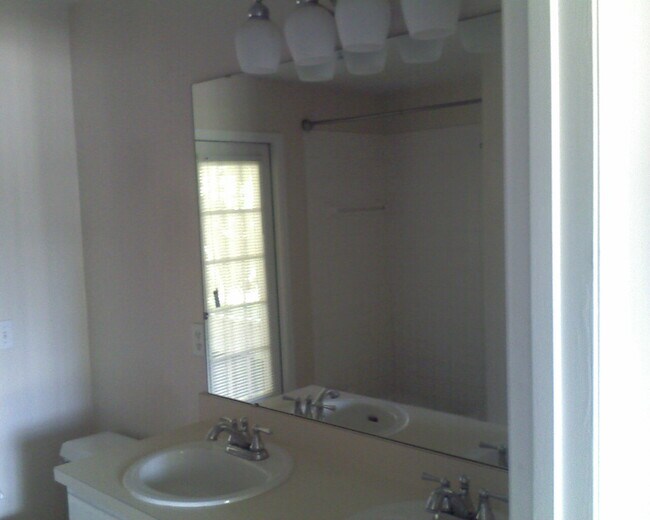 Building Photo - 2709 Child St