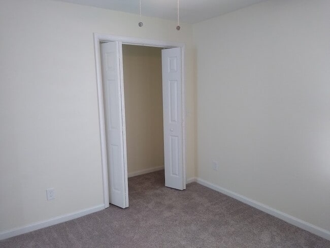 Building Photo - 907 Rugby St