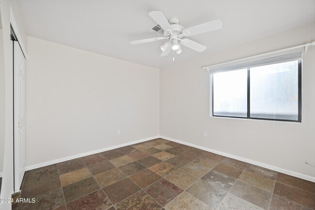 Building Photo - 1831 E La Jolla Dr