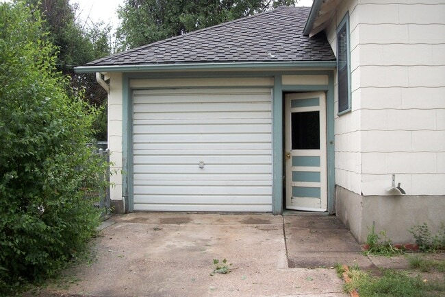 Building Photo - 1902 Cheyenne Pl