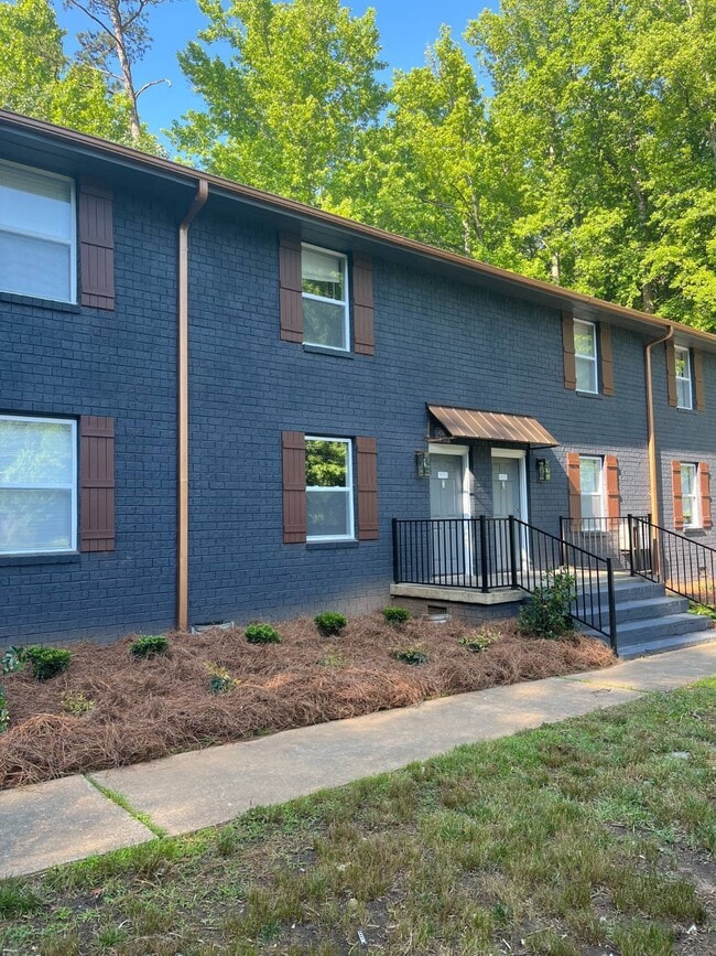 Building Photo - 1472 Sherwood Dr