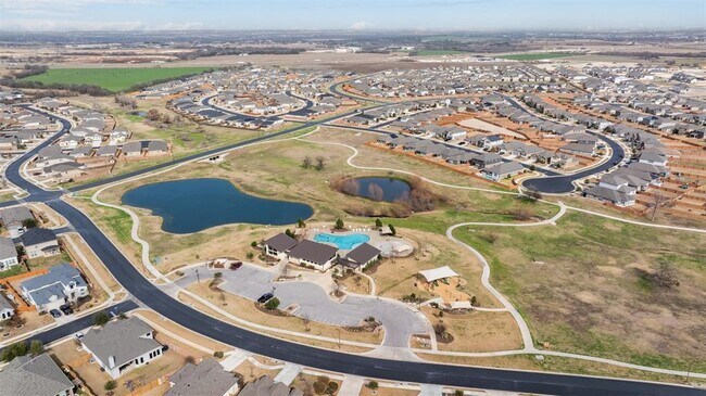 Building Photo - 420 White Steppe Way