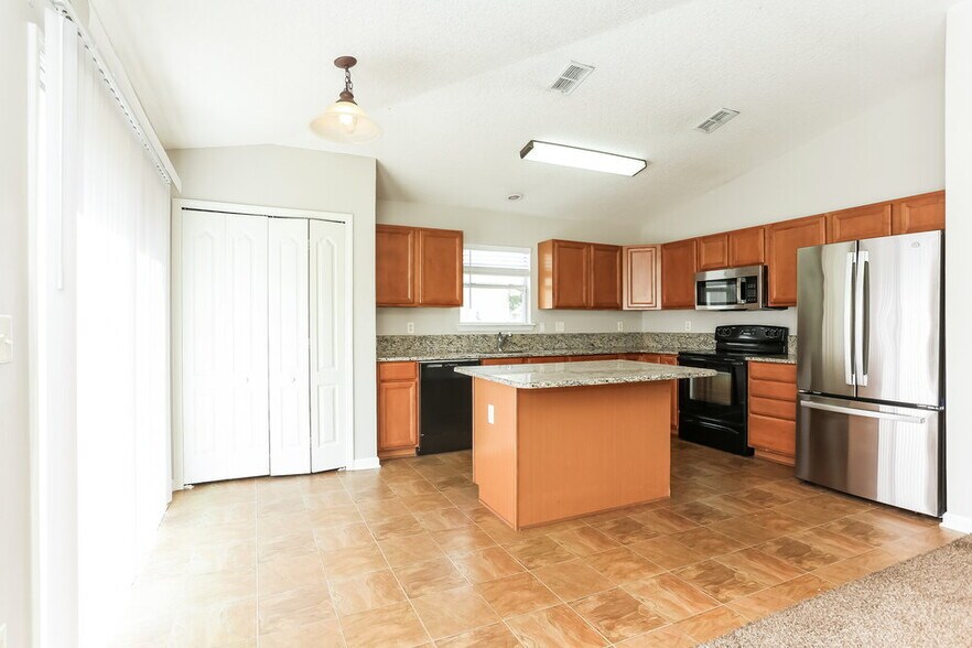 Building Photo - 860 Bonaparte Landing Ct