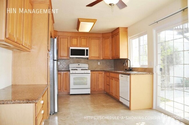 Building Photo - 2198 Goldcrest Cir