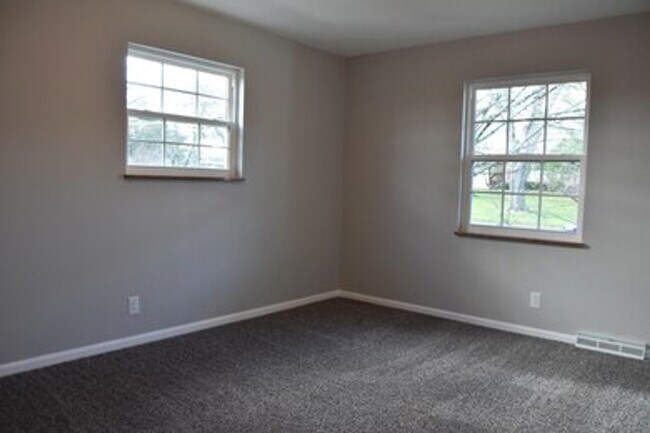 Building Photo - 4BR/3BA | Newly Renovated Single Family Home | Large backyard | In West Knoxville!