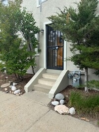 Building Photo - 604 W 13th St