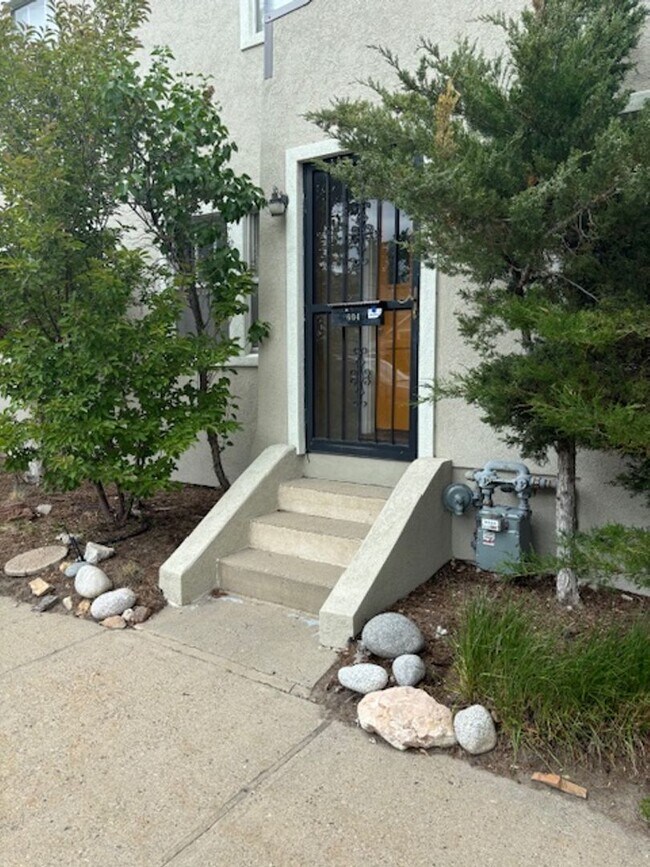 Primary Photo - 604 W 13th St