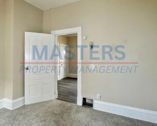 Building Photo - 834 Prouty Ave