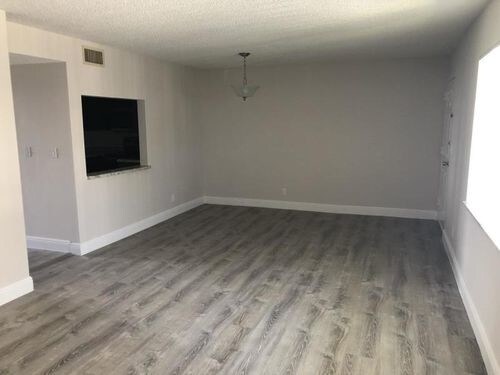 Building Photo - 537 S Sequoia Dr