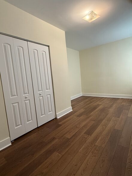 Building Photo - 253 Park Ave