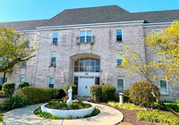 Building Photo - 5001 Carriage Way Dr