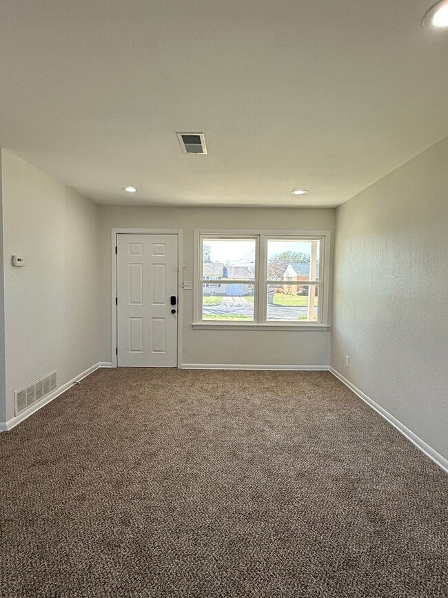 Building Photo - Bright & Clean 3 Bedroom 2 Bath