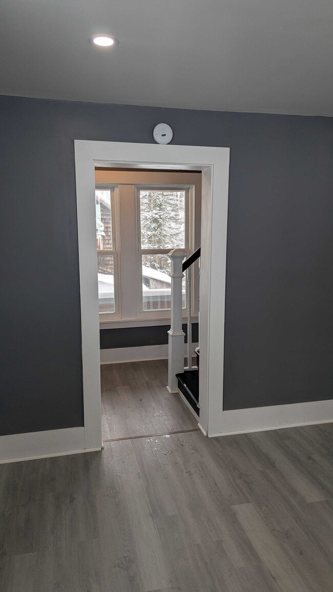 Building Photo - 812 E 3rd St