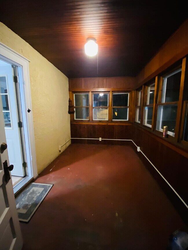 Building Photo - 1164 Cook Ave E