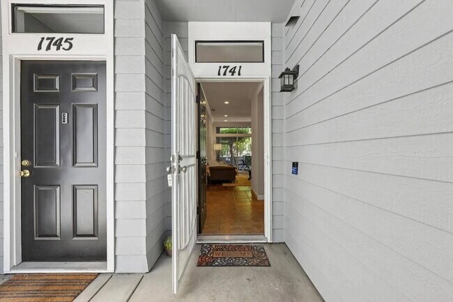 Building Photo - Stylish Golf Course Condo in North San Jose