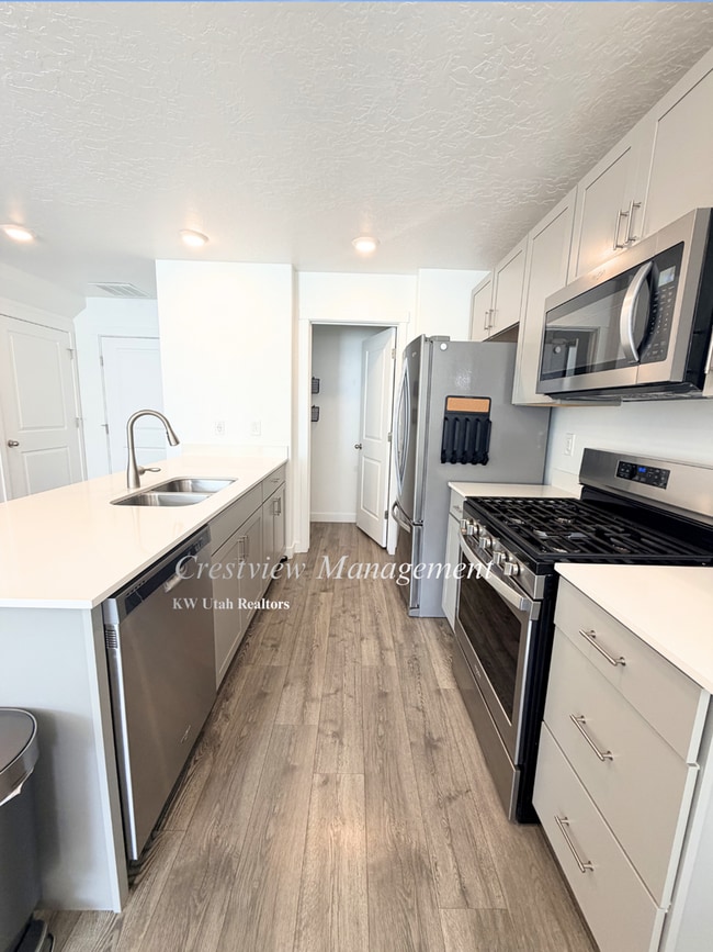 Building Photo - 2803 N Airmen Ave