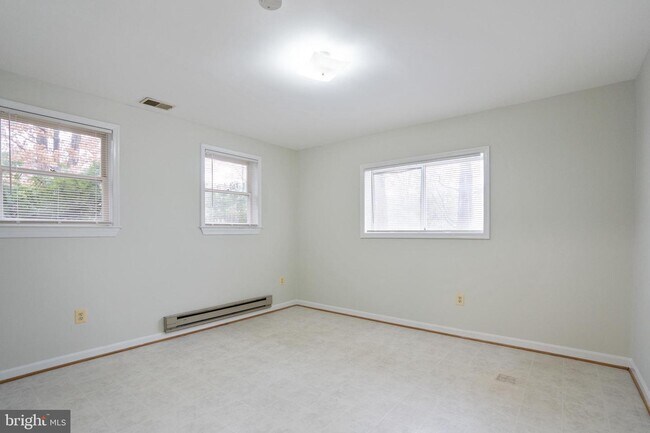 Building Photo - 8729 36th Ave