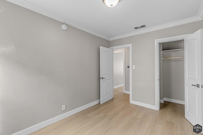 Building Photo - 8613 W Olympic Blvd