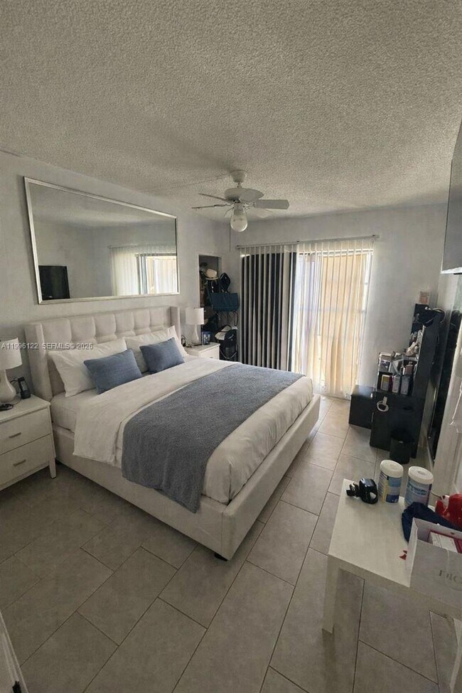 Building Photo - 1220 71st St