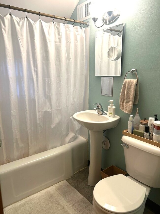 Building Photo - 532 Gilbert Ave