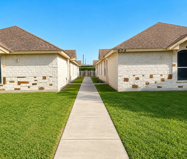 Building Photo - 604 Horizon Peak