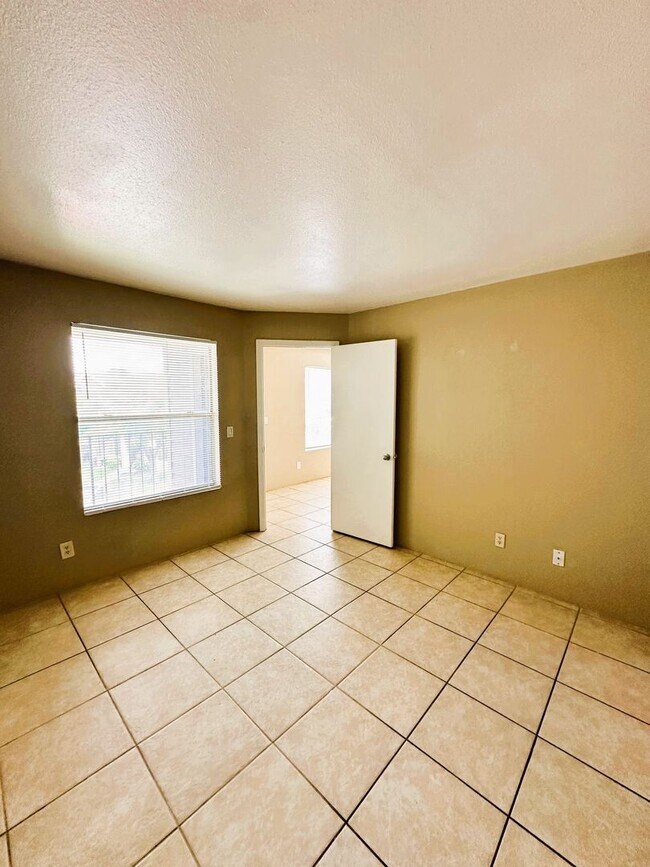 Building Photo - 4760 Walden Cir