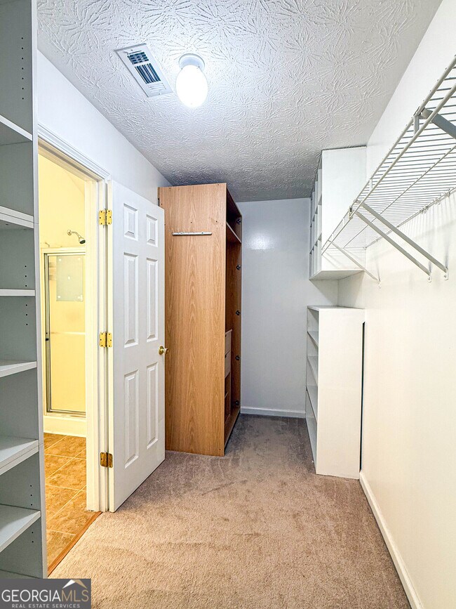 Building Photo - 2029 Manor Oak Ln