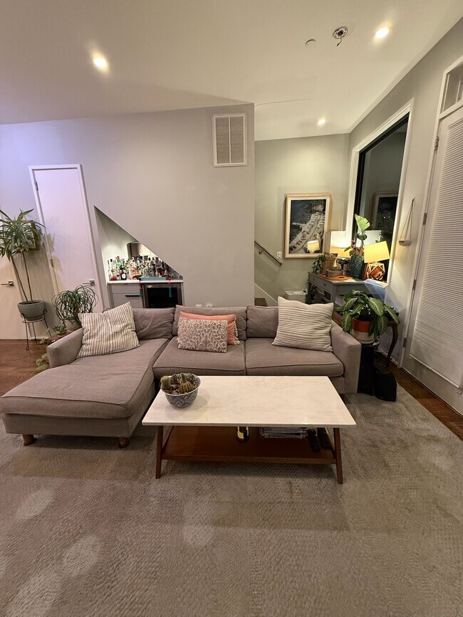 Building Photo - 1100 W St NW