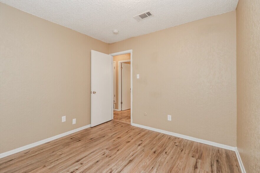 Building Photo - 7609 Ripple Creek Ct