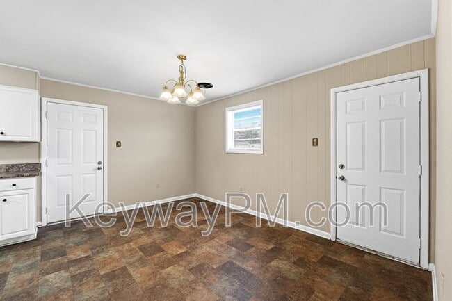 Building Photo - 3645 Westwood Dr