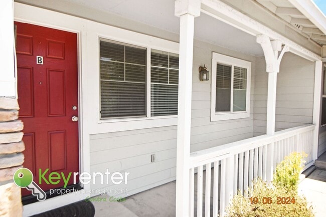 Building Photo - Charming 3 bed 2 bath home with spacious b...