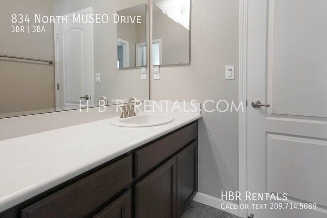 Building Photo - 834 N MUSEO Dr
