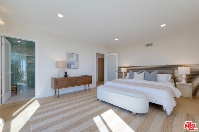 Building Photo - 211 Bellino Dr