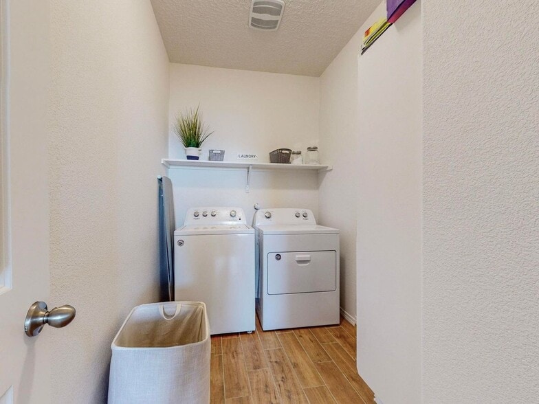 Building Photo - 2023 Silver Dollar St SE