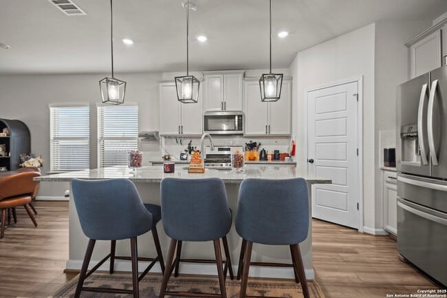 Building Photo - 13044 Louberg Vly