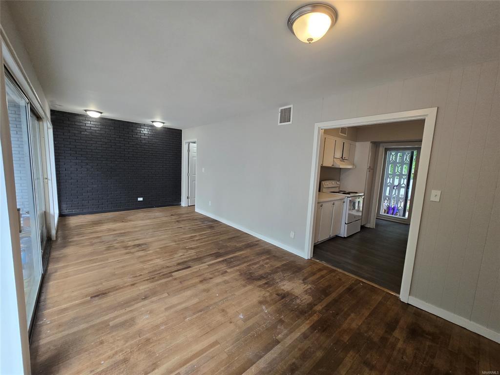 Building Photo - 3737 Wesley Dr