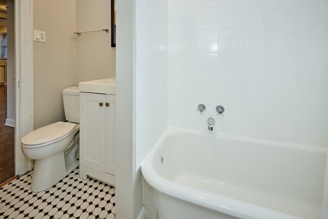 Building Photo - 1351 W Touhy Ave