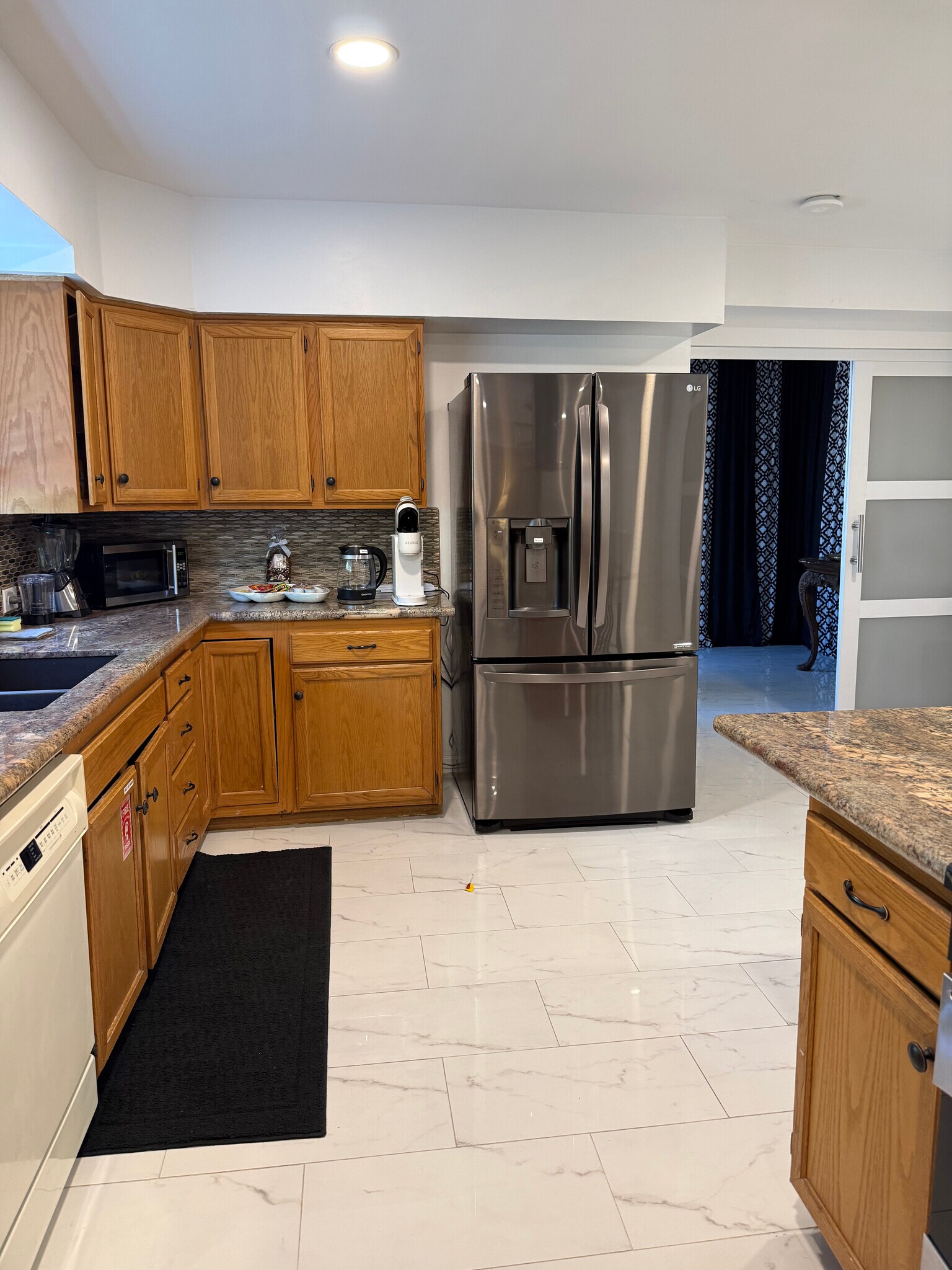 Kitchen - 1546 N Magnolia Ave