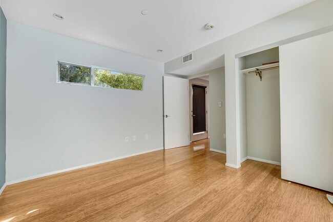 Building Photo - Your Perfect 3/2.5 Los Angeles Home Available Now!