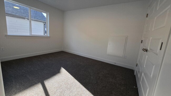 Building Photo - 1005 N 3620 W