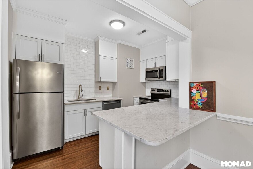 Building Photo - 222 Providence Rd