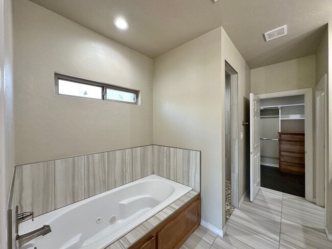 Building Photo - Rent Reduction!! 2 story, 5-bedroom 3 bath home in Wyatt Acres