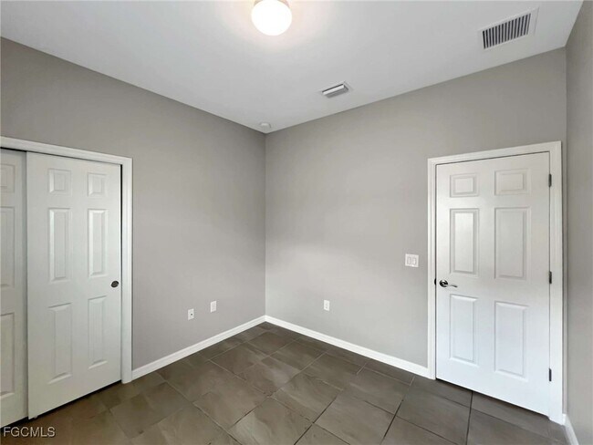 Building Photo - 1320 Trafalgar Pkwy