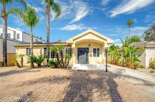 Building Photo - 16707 Moorpark St